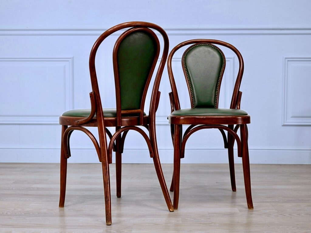 Антикварні стільці в стилі Thonet