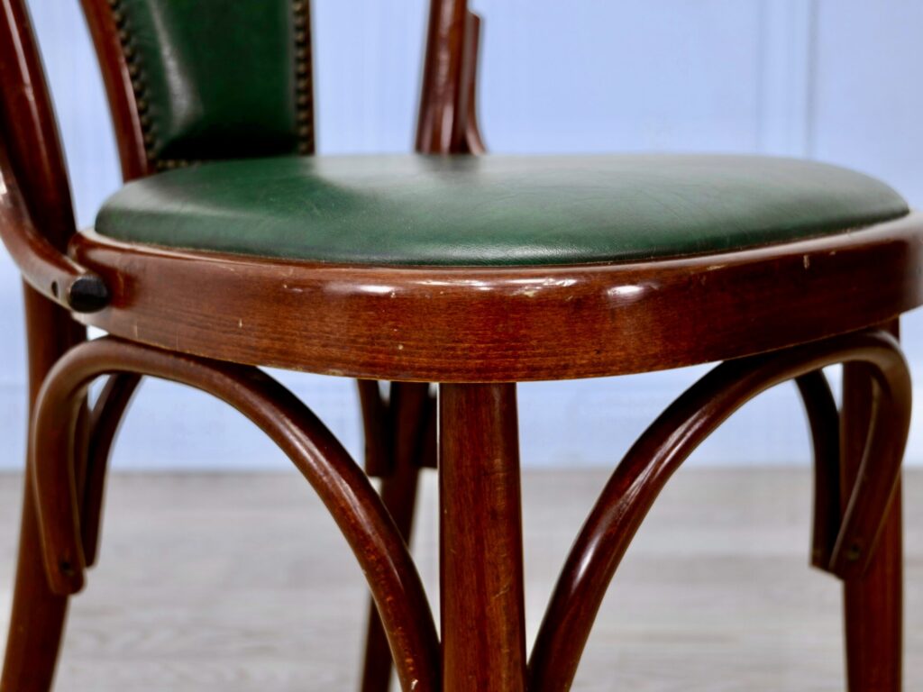 Антикварні стільці в стилі Thonet