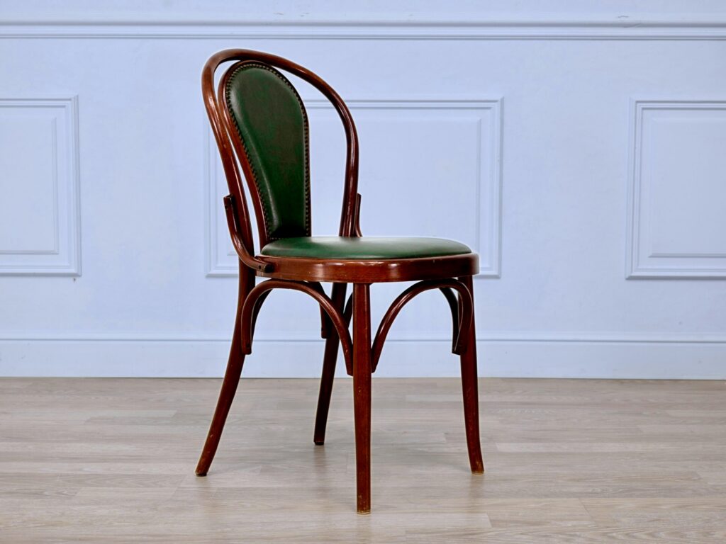 Антикварні стільці в стилі Thonet