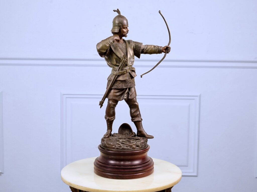 Антикварна скульптура «Лучник»