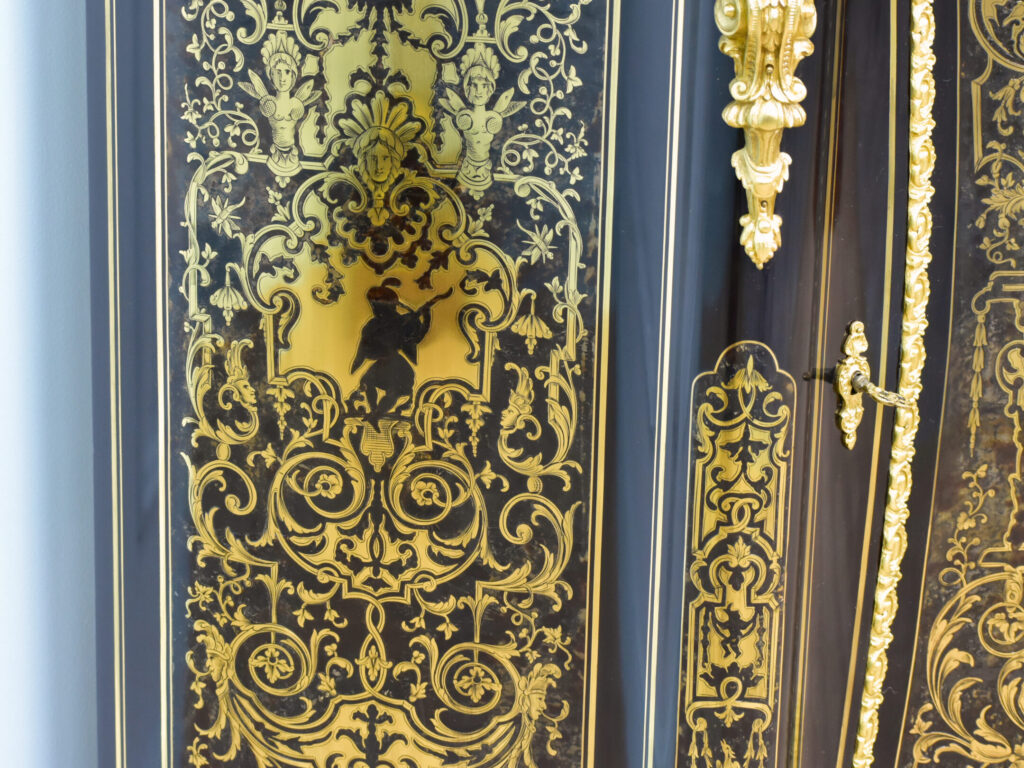 Антикварний комод у стилі Буль (Boulle)
