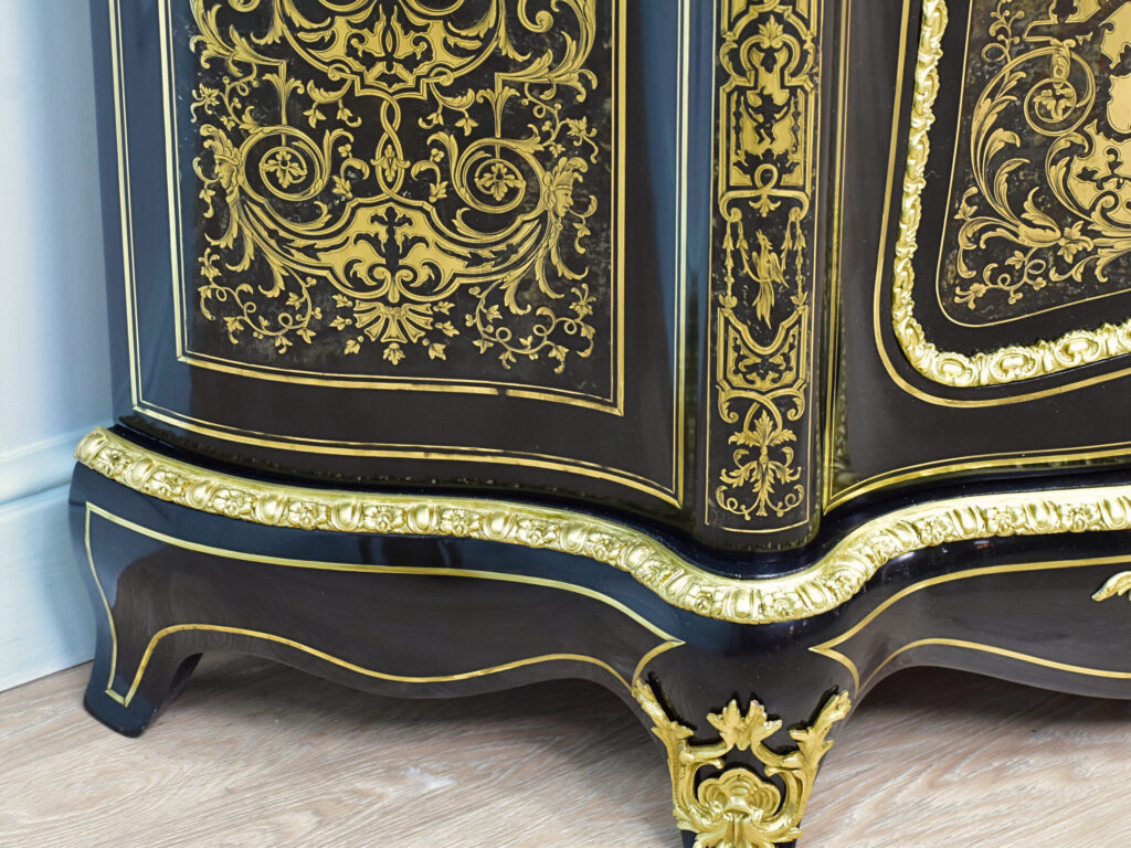 Антикварний комод у стилі Буль (Boulle)