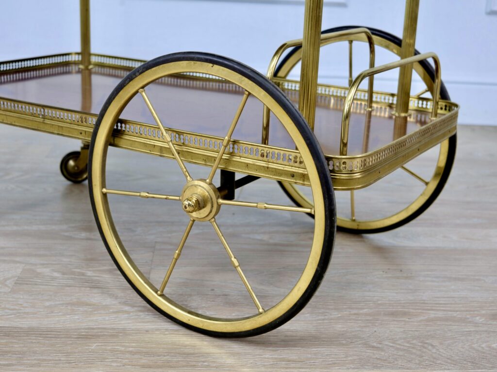 Вінтажний сервірувальний столик