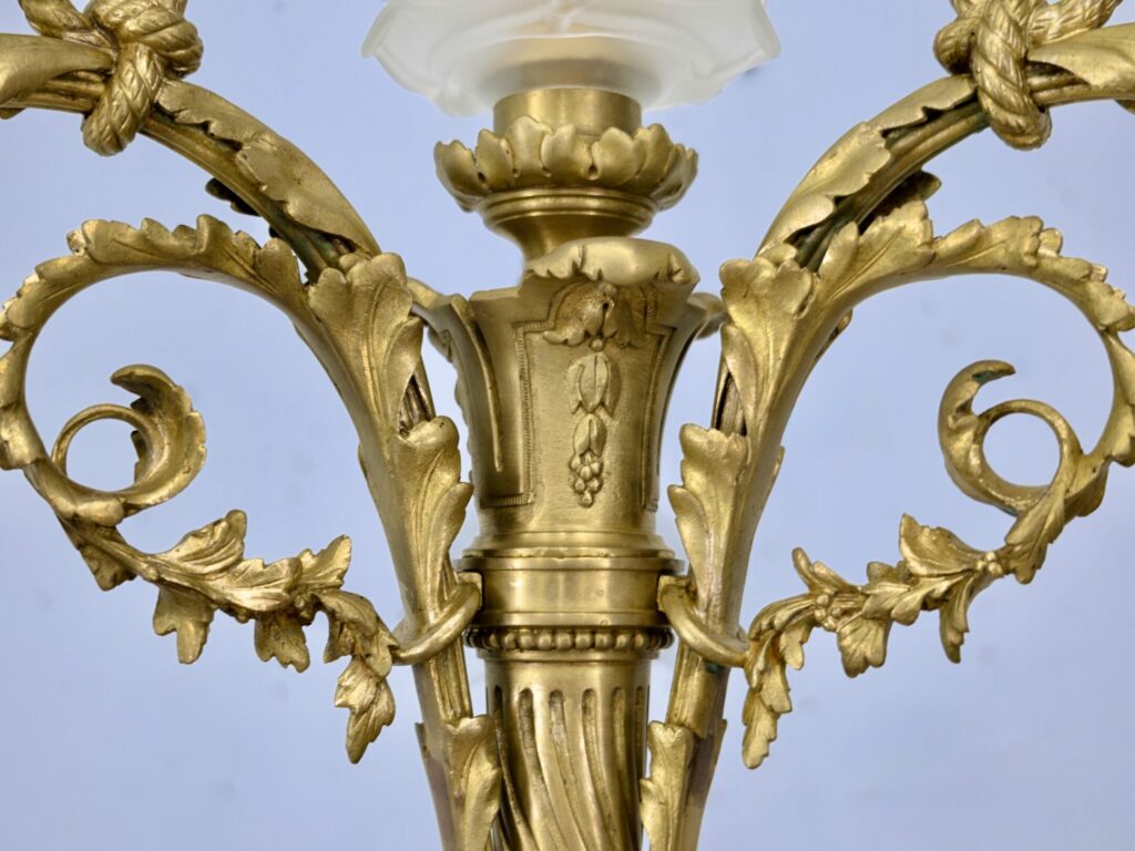 Антикварна люстра в стилі Людовика XVI
