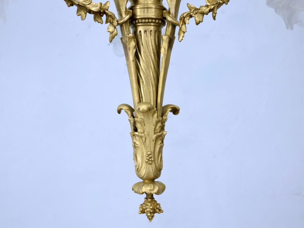 Антикварна люстра в стилі Людовика XVI