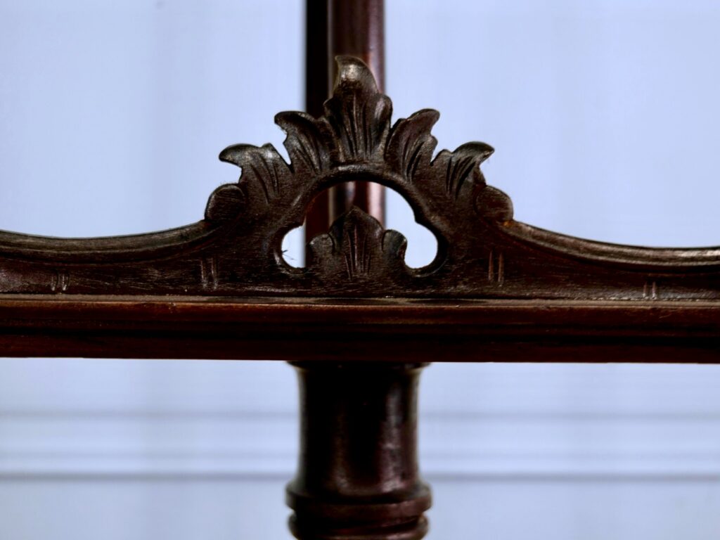 Антикварний мольберт