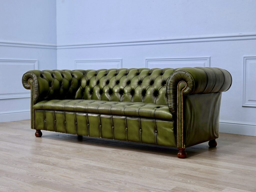 IMG_8221 Вінтажний диван Честерфілд (Chesterfield)