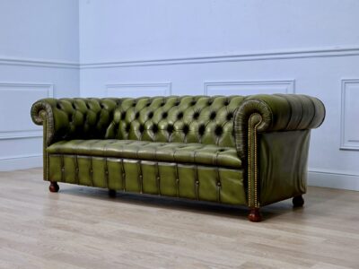 Вінтажний диван Честерфілд (Chesterfield)