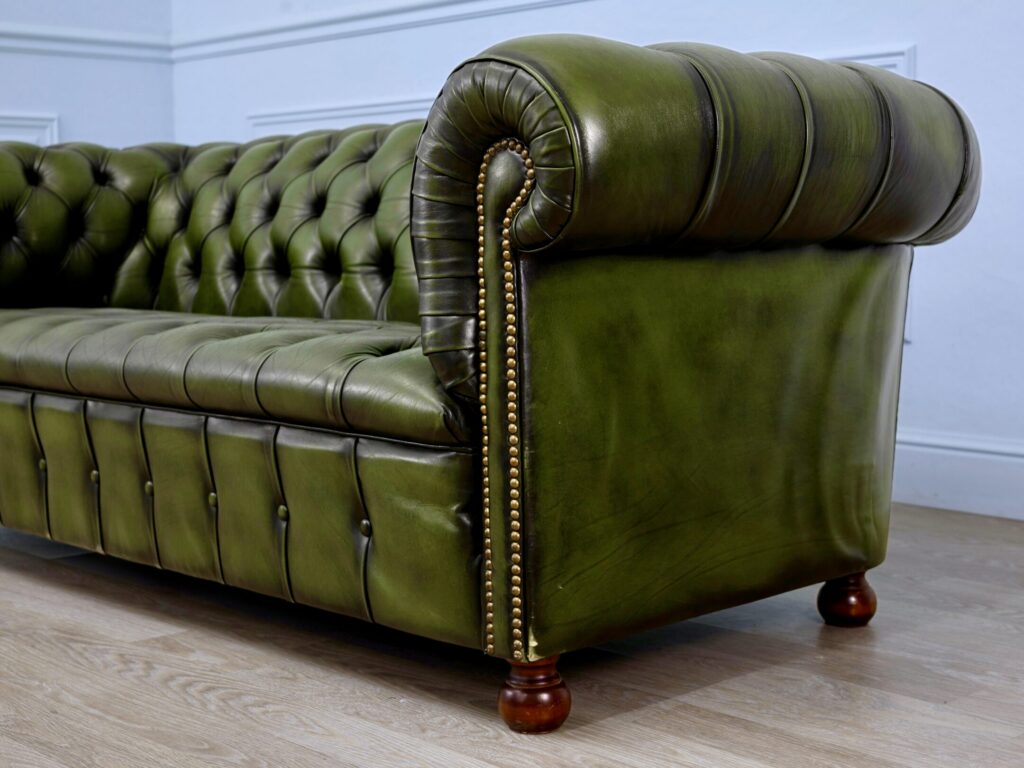 IMG_8232 Вінтажний диван Честерфілд (Chesterfield)