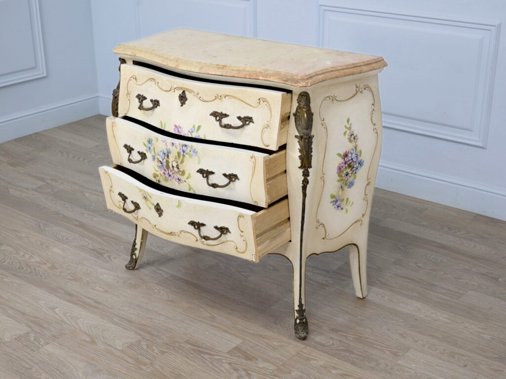 Антикварний комод у стилі Людовика XV