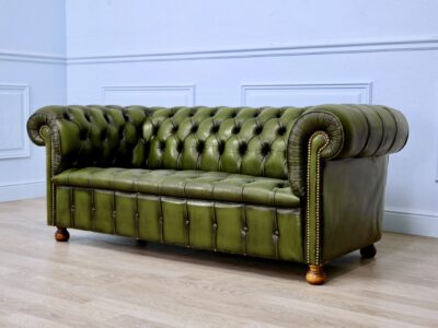 Вінтажний диван Честерфілд (Chesterfield)